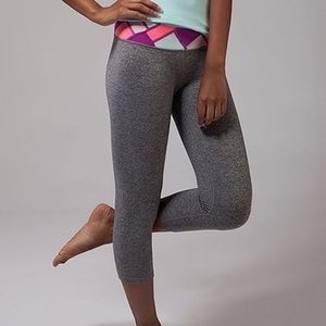 LULULEMON IVIVVA NWT CROPPED LEGGINGS